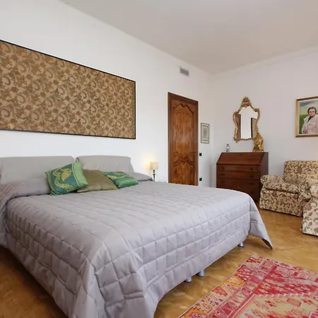 Grand Canal Terrace Palace *