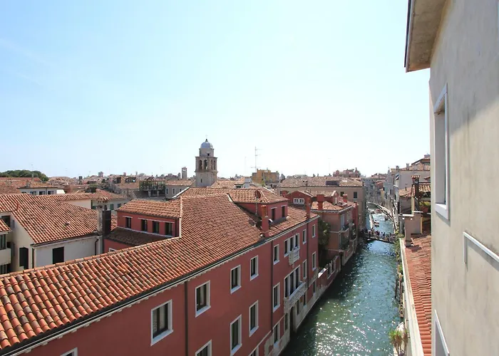 Grand Canal Terrace Palace *